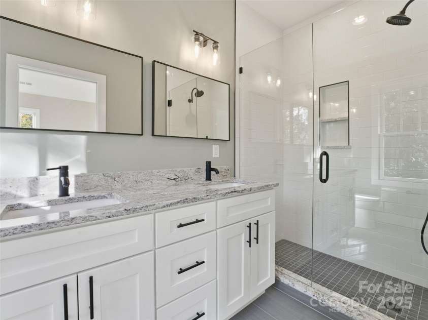 30 Olde Oak Court, Hendersonville, NC 28792.  MLS# CAR4291704, YatesRealty ID 26528. 