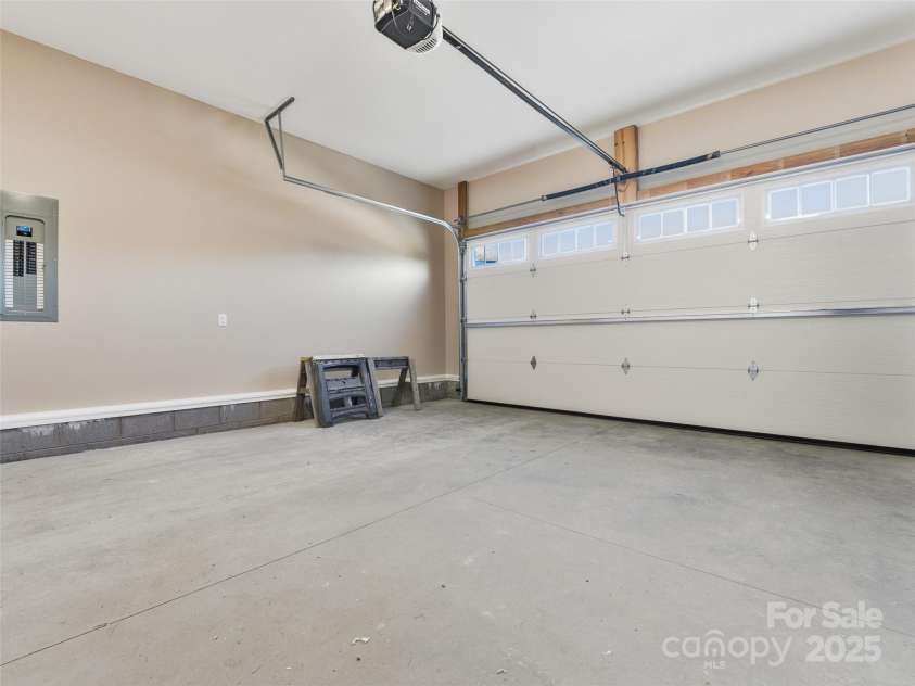 30 Olde Oak Court, Hendersonville, NC 28792.  MLS# CAR4291704, YatesRealty ID 26528. 