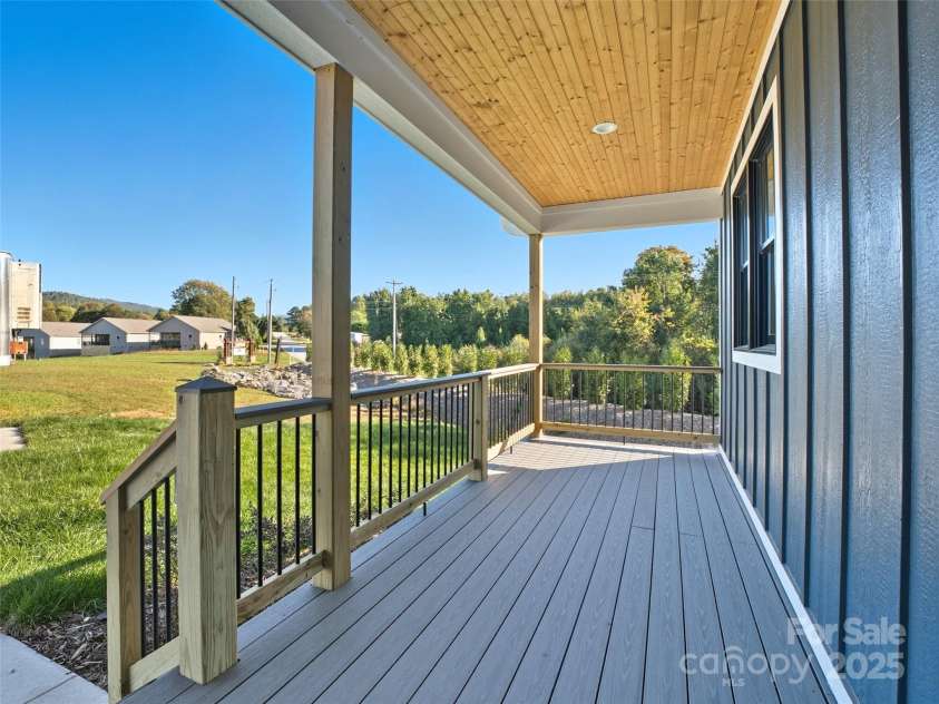 30 Olde Oak Court, Hendersonville, NC 28792.  MLS# CAR4291704, YatesRealty ID 26528. 