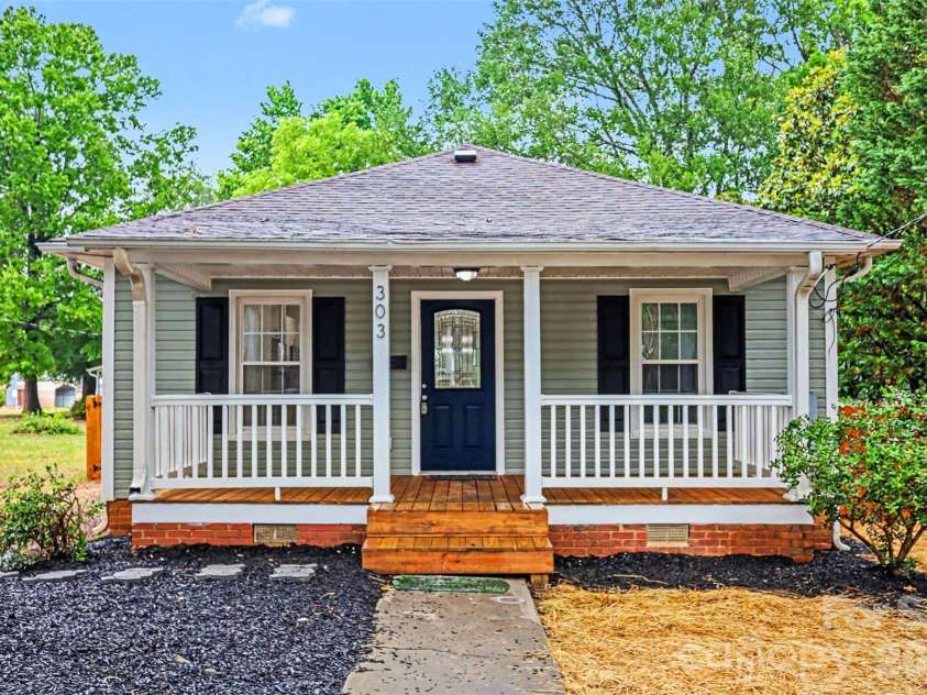 303 10th Street, Kannapolis, NC 28083.  MLS# CAR4385155, YatesRealty ID 26528. 