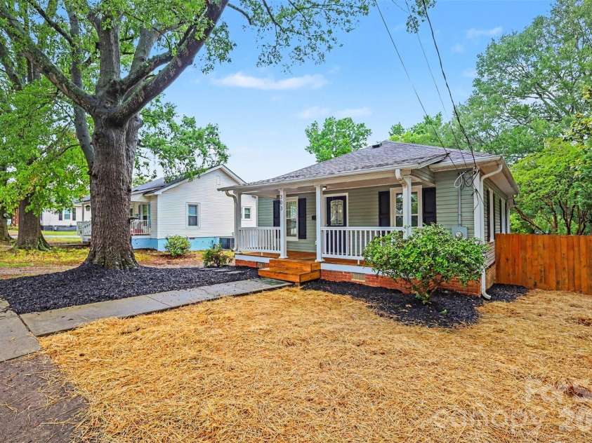 303 10th Street, Kannapolis, NC 28083.  MLS# CAR4385155, YatesRealty ID 26528. 