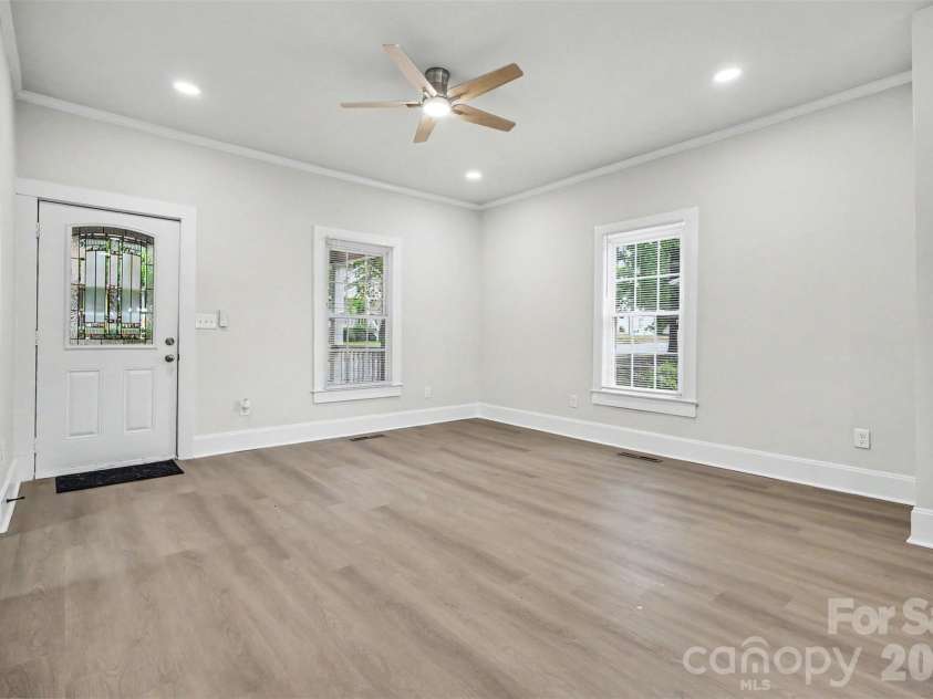 303 10th Street, Kannapolis, NC 28083.  MLS# CAR4385155, YatesRealty ID 26528. 