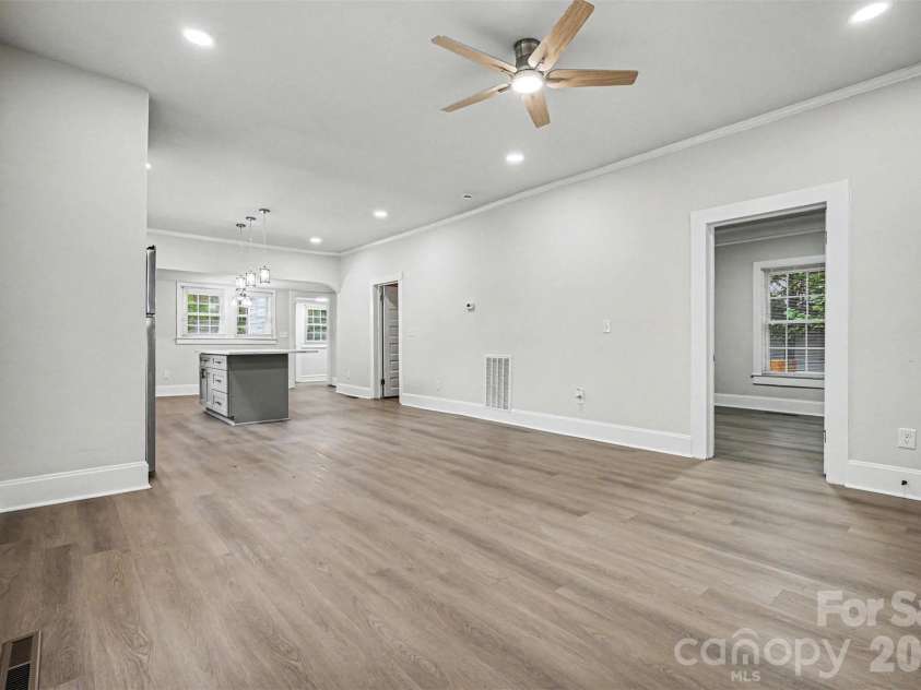 303 10th Street, Kannapolis, NC 28083.  MLS# CAR4385155, YatesRealty ID 26528. 