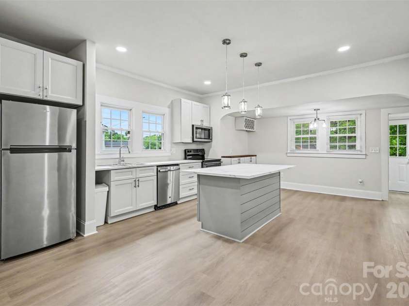 303 10th Street, Kannapolis, NC 28083.  MLS# CAR4385155, YatesRealty ID 26528. 