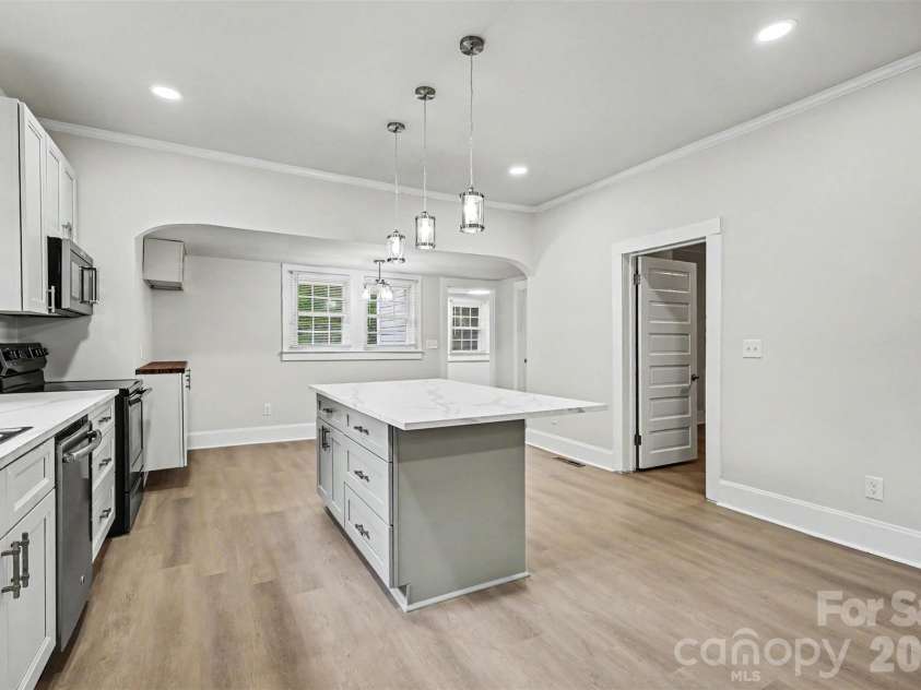 303 10th Street, Kannapolis, NC 28083.  MLS# CAR4385155, YatesRealty ID 26528. 