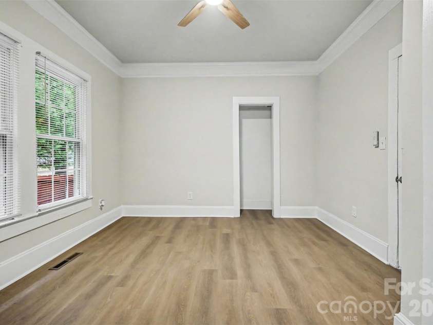 303 10th Street, Kannapolis, NC 28083.  MLS# CAR4385155, YatesRealty ID 26528. 