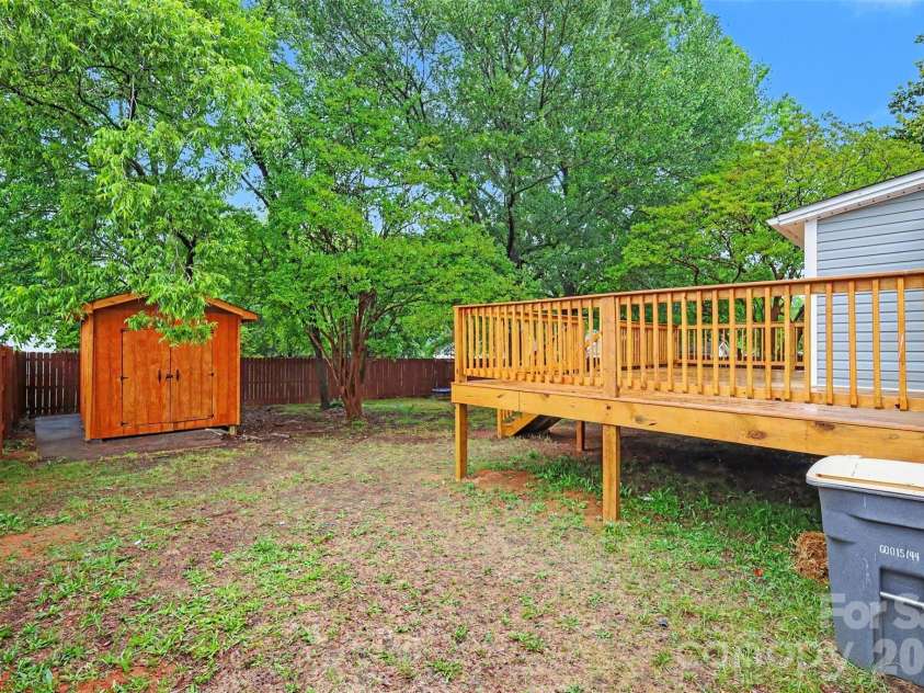 303 10th Street, Kannapolis, NC 28083.  MLS# CAR4385155, YatesRealty ID 26528. 