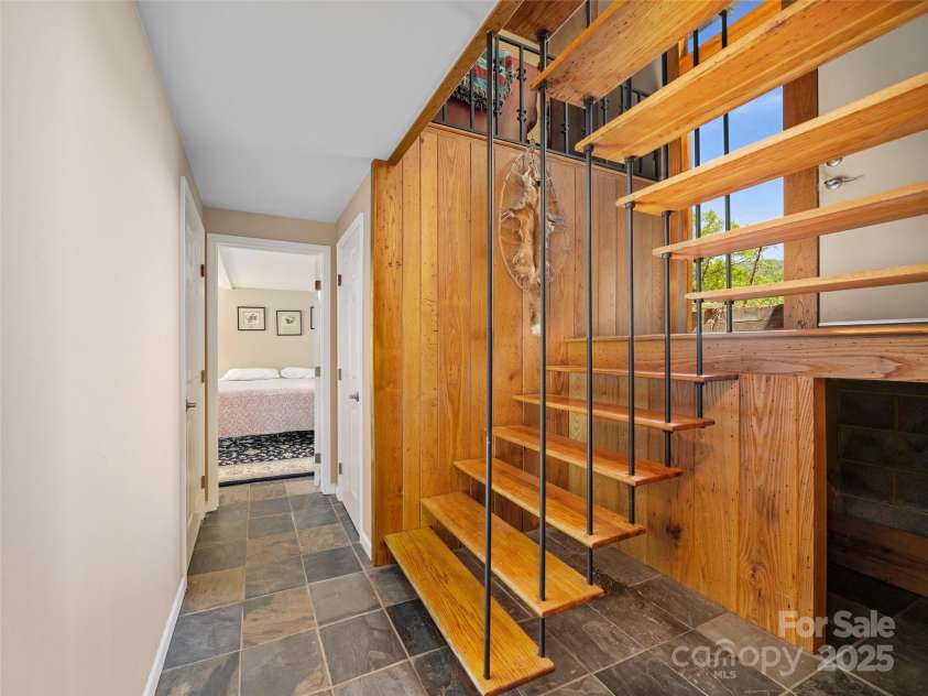 19 Old Patton Hill Road, Swannanoa, NC 28778.  MLS# CAR4246473, YatesRealty ID 26529. 