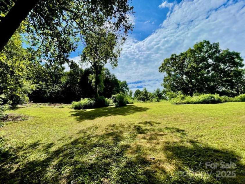 19 Old Patton Hill Road, Swannanoa, NC 28778.  MLS# CAR4246473, YatesRealty ID 26529. 