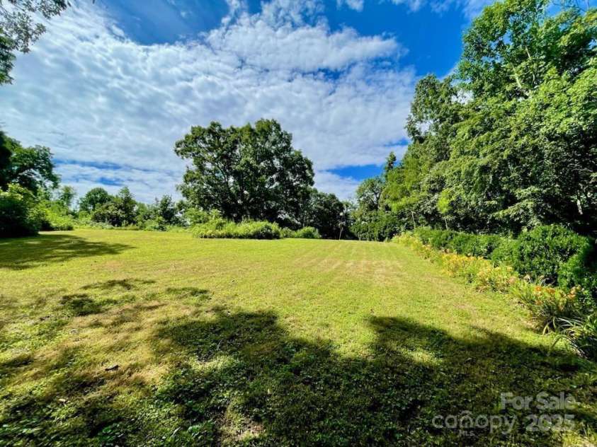 19 Old Patton Hill Road, Swannanoa, NC 28778.  MLS# CAR4246473, YatesRealty ID 26529. 