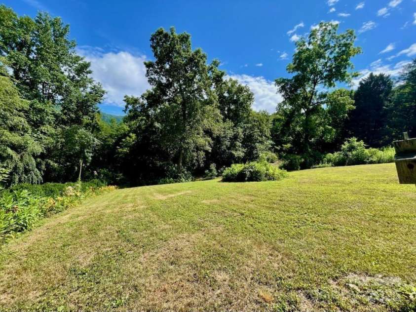19 Old Patton Hill Road, Swannanoa, NC 28778.  MLS# CAR4246473, YatesRealty ID 26529. 