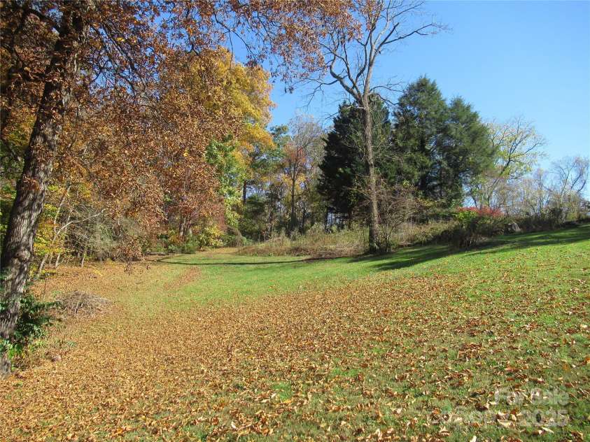 19 Old Patton Hill Road, Swannanoa, NC 28778.  MLS# CAR4246473, YatesRealty ID 26529. 