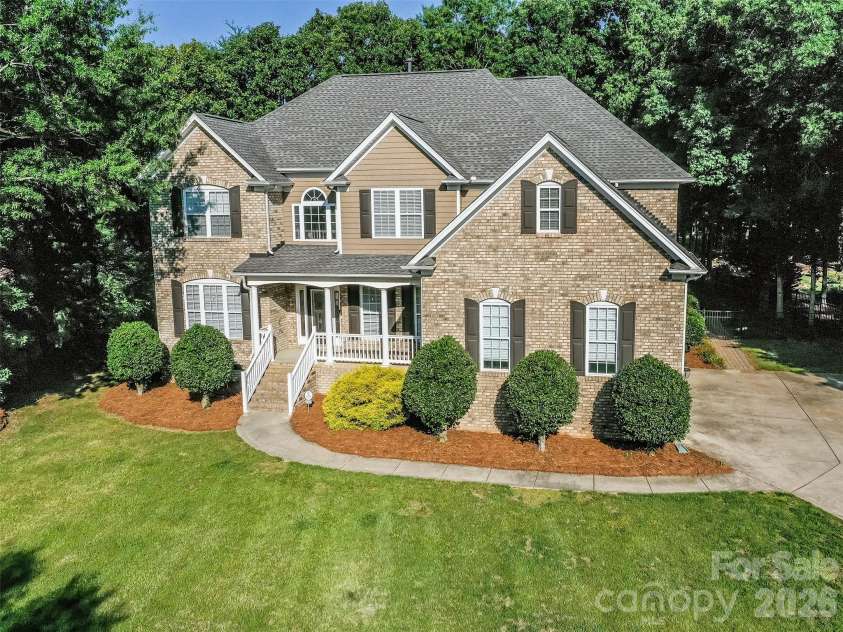 6167 Four Wood Drive, Matthews, NC 28104.  MLS# CAR4383205, YatesRealty ID 26529. 