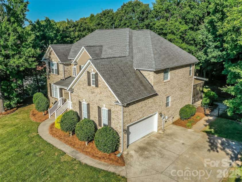 6167 Four Wood Drive, Matthews, NC 28104.  MLS# CAR4383205, YatesRealty ID 26529. 