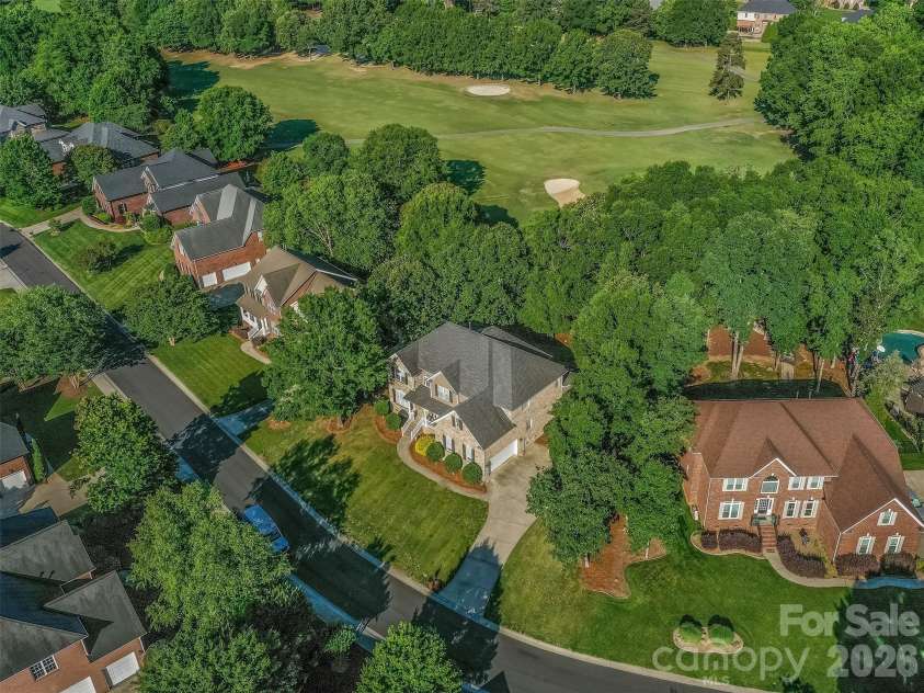 6167 Four Wood Drive, Matthews, NC 28104.  MLS# CAR4383205, YatesRealty ID 26529. 