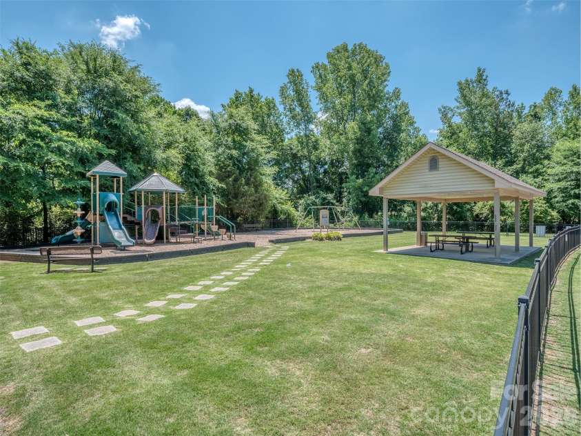 6167 Four Wood Drive, Matthews, NC 28104.  MLS# CAR4383205, YatesRealty ID 26529. Community Park
