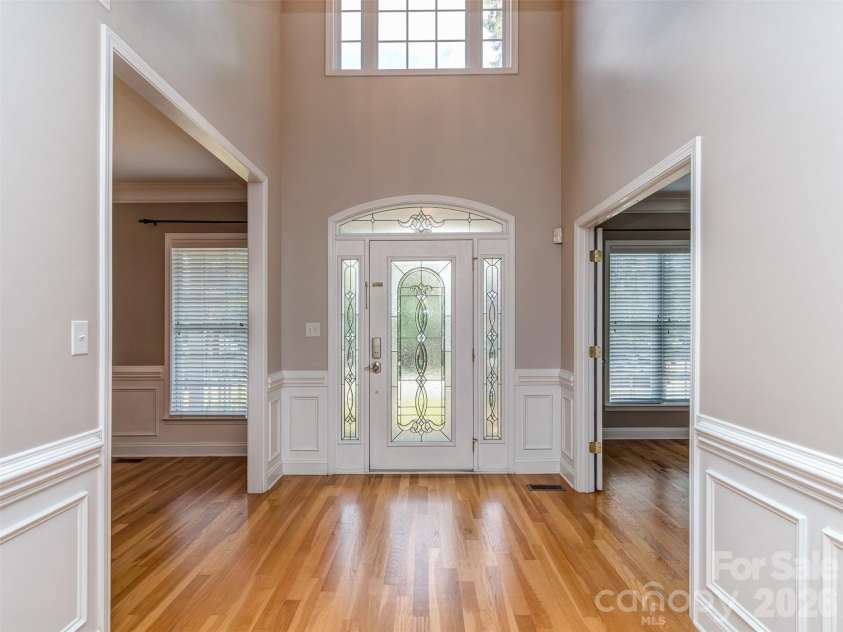 6167 Four Wood Drive, Matthews, NC 28104.  MLS# CAR4383205, YatesRealty ID 26529. Foyer
