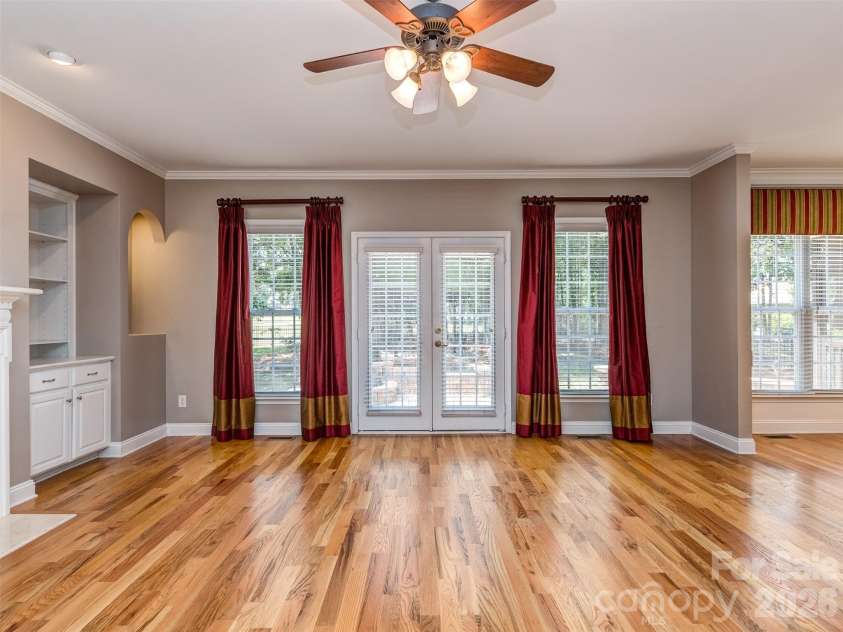 6167 Four Wood Drive, Matthews, NC 28104.  MLS# CAR4383205, YatesRealty ID 26529. Great Room