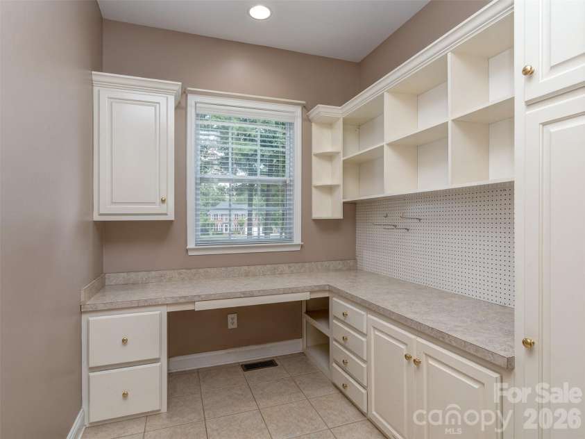 6167 Four Wood Drive, Matthews, NC 28104.  MLS# CAR4383205, YatesRealty ID 26529. Oversized Pantry