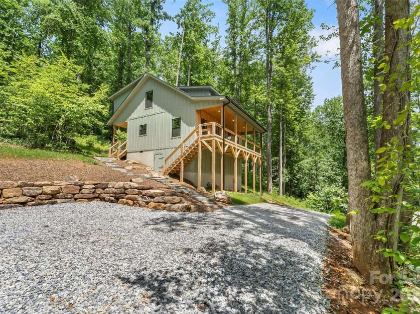 511 Blue Ridge Drive, Marion, NC 28752.  MLS# CAR4274590, YatesRealty ID 2653. 