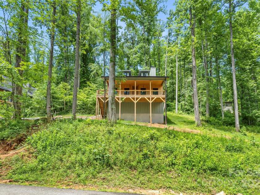 511 Blue Ridge Drive, Marion, NC 28752.  MLS# CAR4274590, YatesRealty ID 2653. 