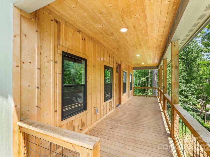 511 Blue Ridge Drive, Marion, NC 28752.  MLS# CAR4274590, YatesRealty ID 2653. 