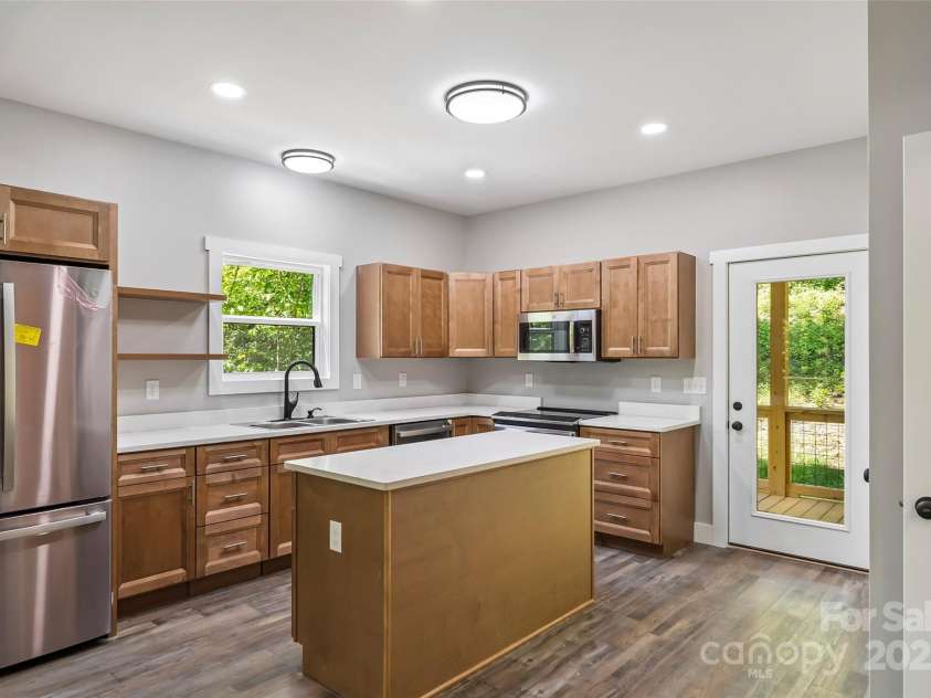 511 Blue Ridge Drive, Marion, NC 28752.  MLS# CAR4274590, YatesRealty ID 2653. 