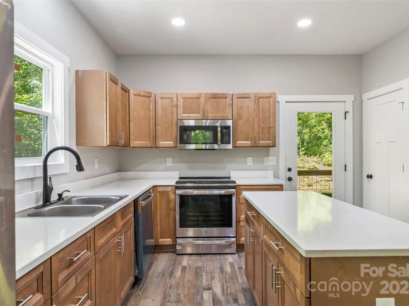 511 Blue Ridge Drive, Marion, NC 28752.  MLS# CAR4274590, YatesRealty ID 2653. 