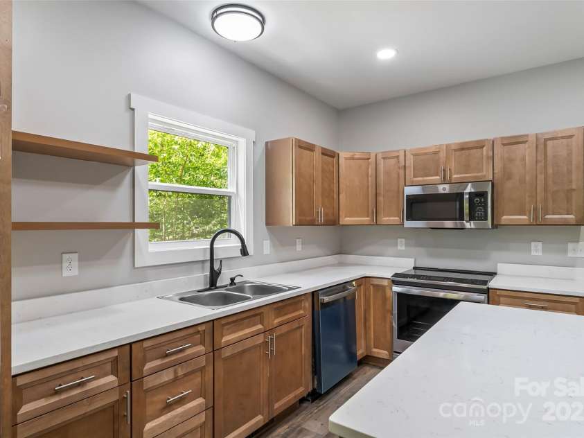 511 Blue Ridge Drive, Marion, NC 28752.  MLS# CAR4274590, YatesRealty ID 2653. 