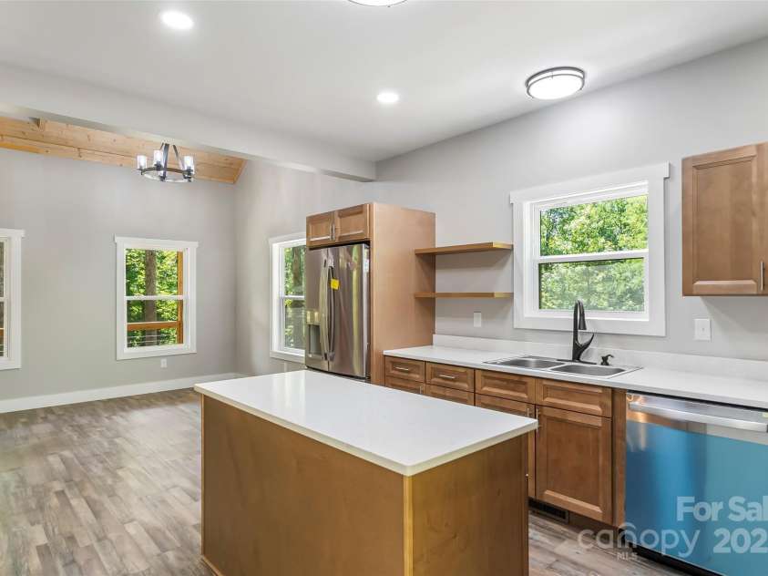 511 Blue Ridge Drive, Marion, NC 28752.  MLS# CAR4274590, YatesRealty ID 2653. 