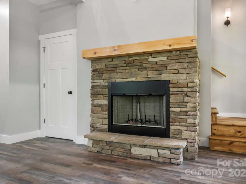 511 Blue Ridge Drive, Marion, NC 28752.  MLS# CAR4274590, YatesRealty ID 2653. 