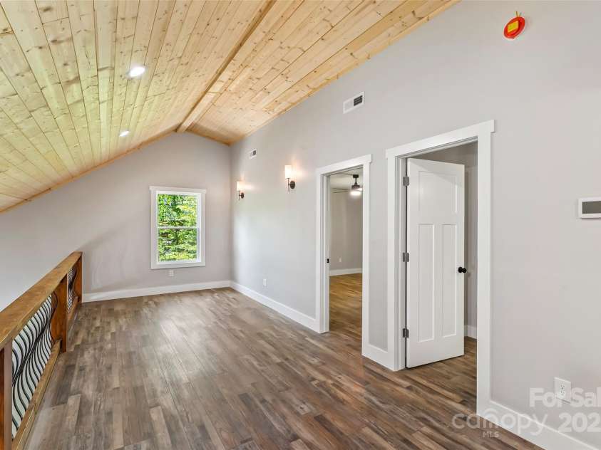 511 Blue Ridge Drive, Marion, NC 28752.  MLS# CAR4274590, YatesRealty ID 2653. 