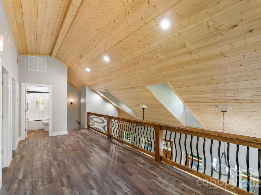 511 Blue Ridge Drive, Marion, NC 28752.  MLS# CAR4274590, YatesRealty ID 2653. 