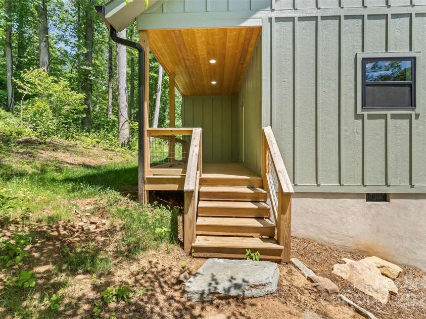 511 Blue Ridge Drive, Marion, NC 28752.  MLS# CAR4274590, YatesRealty ID 2653. 