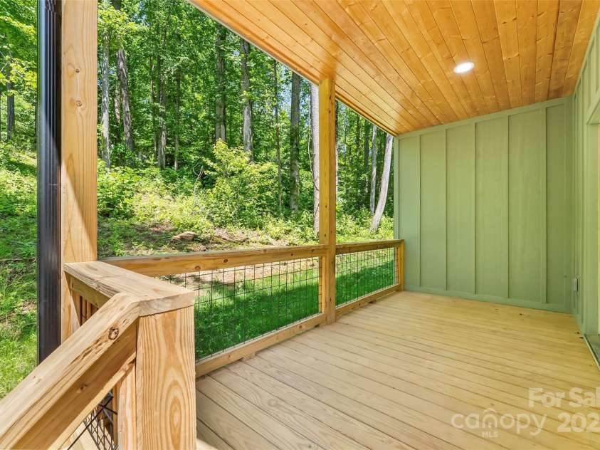 511 Blue Ridge Drive, Marion, NC 28752.  MLS# CAR4274590, YatesRealty ID 2653. 