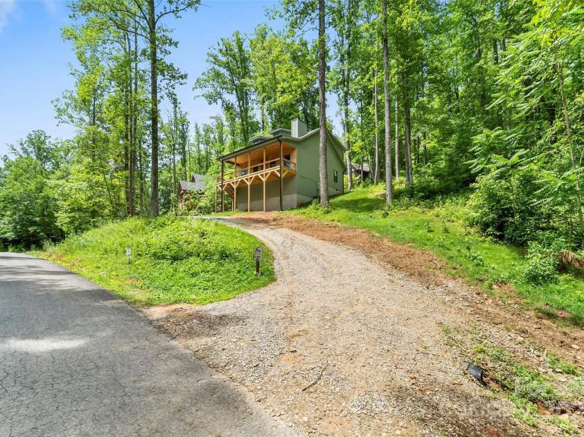 511 Blue Ridge Drive, Marion, NC 28752.  MLS# CAR4274590, YatesRealty ID 2653. 