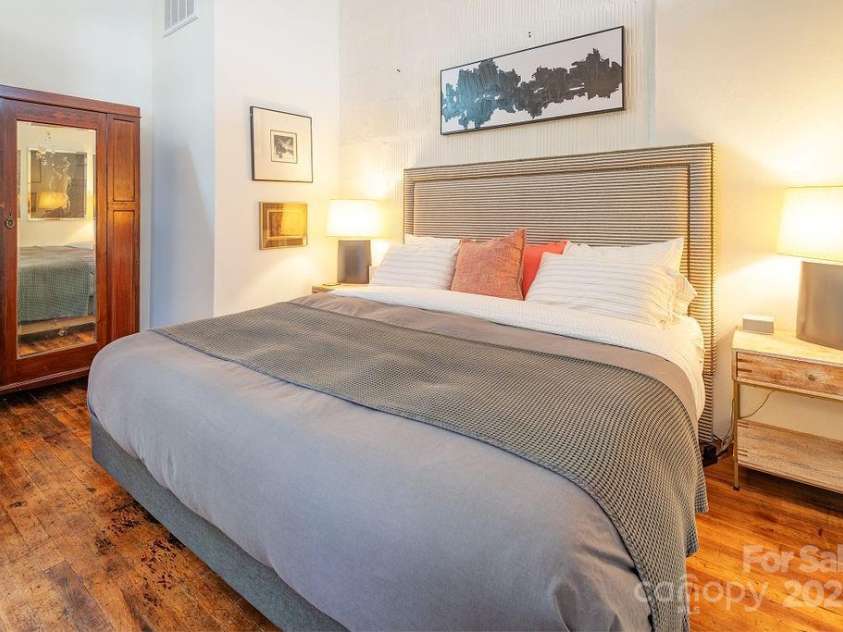 33 Carolina Lane, Asheville, NC 28801.  MLS# CAR4277865, YatesRealty ID 26531. Room for a king!