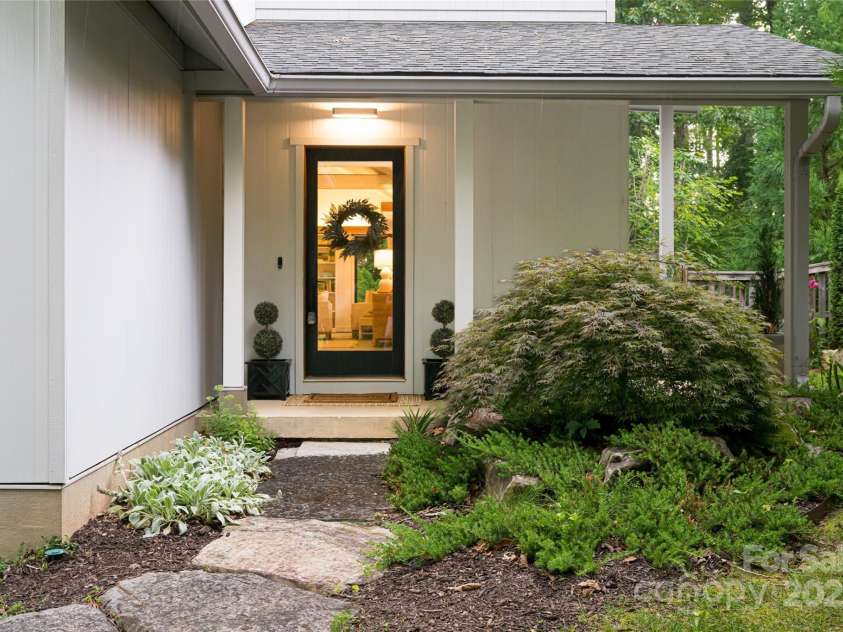 111 Bilberry Lane, Candler, NC 28715.  MLS# CAR4280132, YatesRealty ID 26532. 