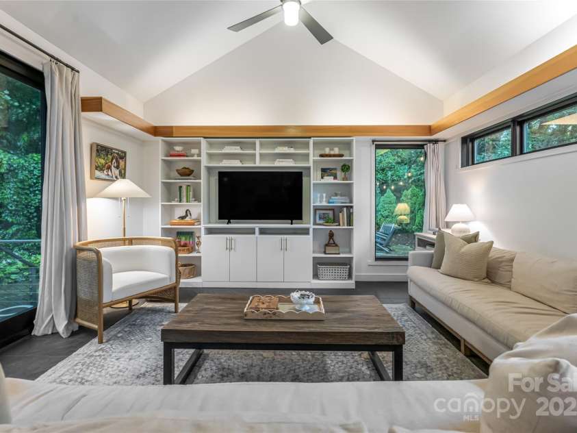 111 Bilberry Lane, Candler, NC 28715.  MLS# CAR4280132, YatesRealty ID 26532. 