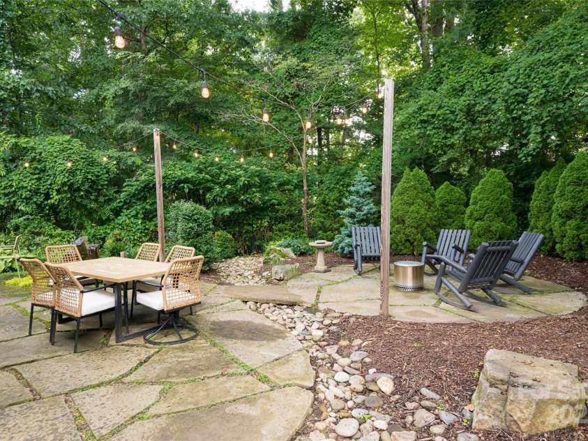 111 Bilberry Lane, Candler, NC 28715.  MLS# CAR4280132, YatesRealty ID 26532. Candler Oasis
