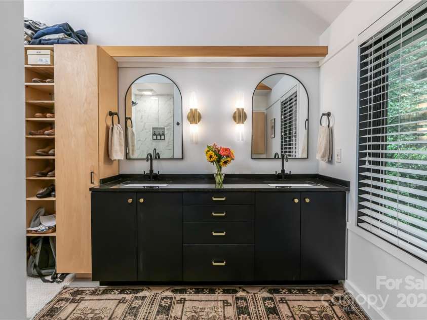 111 Bilberry Lane, Candler, NC 28715.  MLS# CAR4280132, YatesRealty ID 26532. Primary Bath