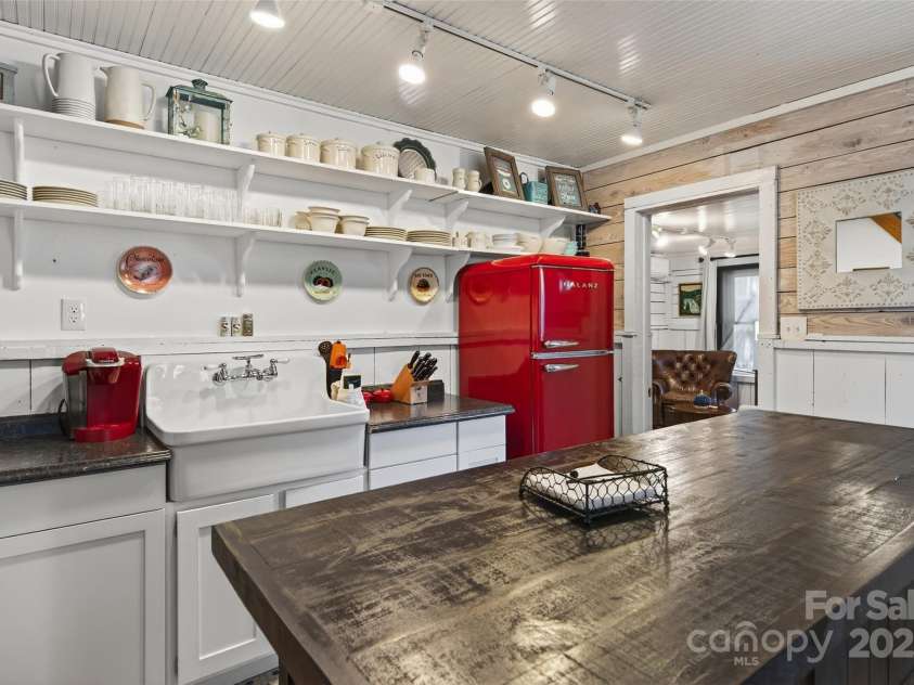 313 Depot Street, Waynesville, NC 28786.  MLS# CAR4279373, YatesRealty ID 26533. 