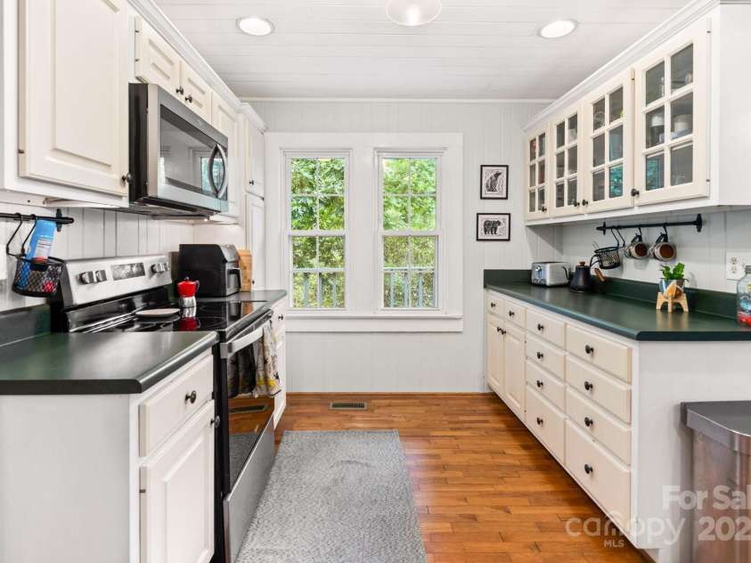 32 Tucker Road, Black Mountain, NC 28711.  MLS# CAR4275444, YatesRealty ID 26535. 