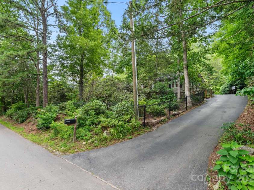 32 Tucker Road, Black Mountain, NC 28711.  MLS# CAR4275444, YatesRealty ID 26535. 