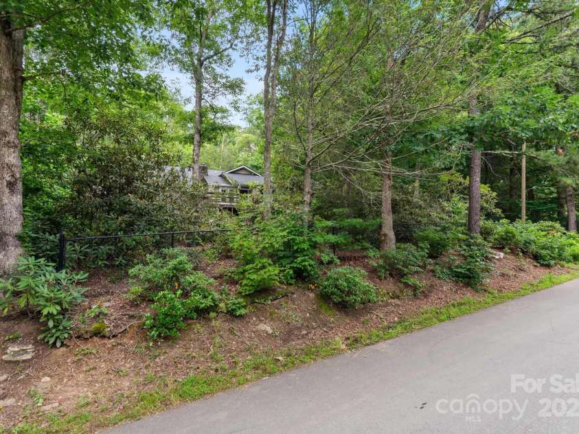 32 Tucker Road, Black Mountain, NC 28711.  MLS# CAR4275444, YatesRealty ID 26535. 