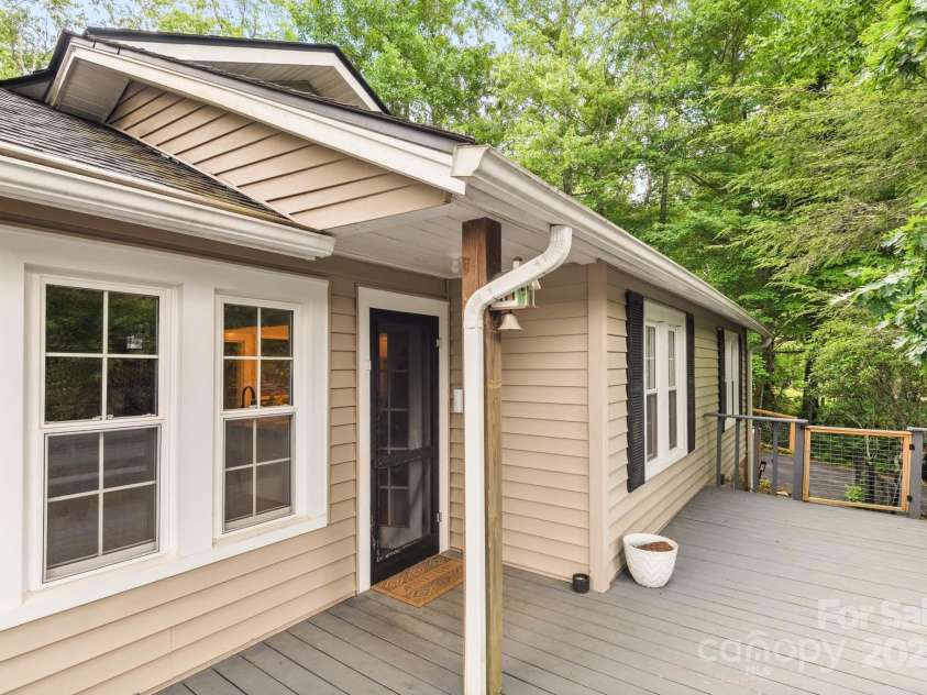 32 Tucker Road, Black Mountain, NC 28711.  MLS# CAR4275444, YatesRealty ID 26535. 