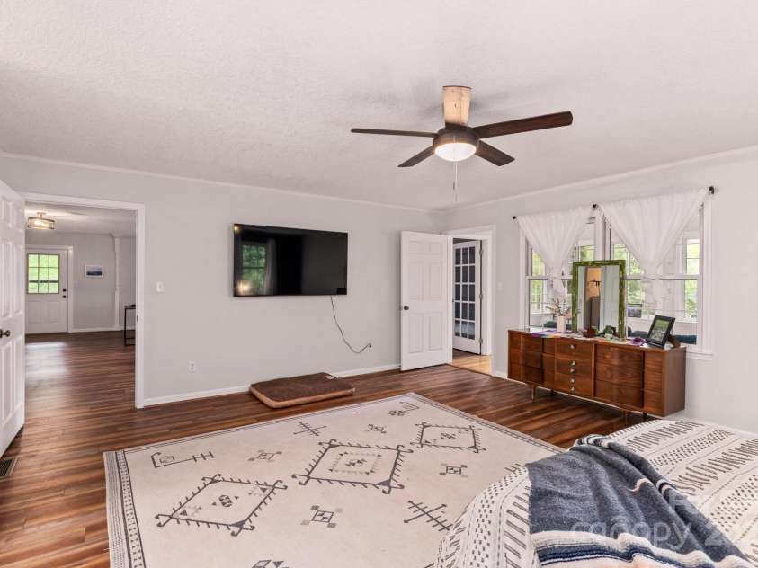 32 Tucker Road, Black Mountain, NC 28711.  MLS# CAR4275444, YatesRealty ID 26535. 