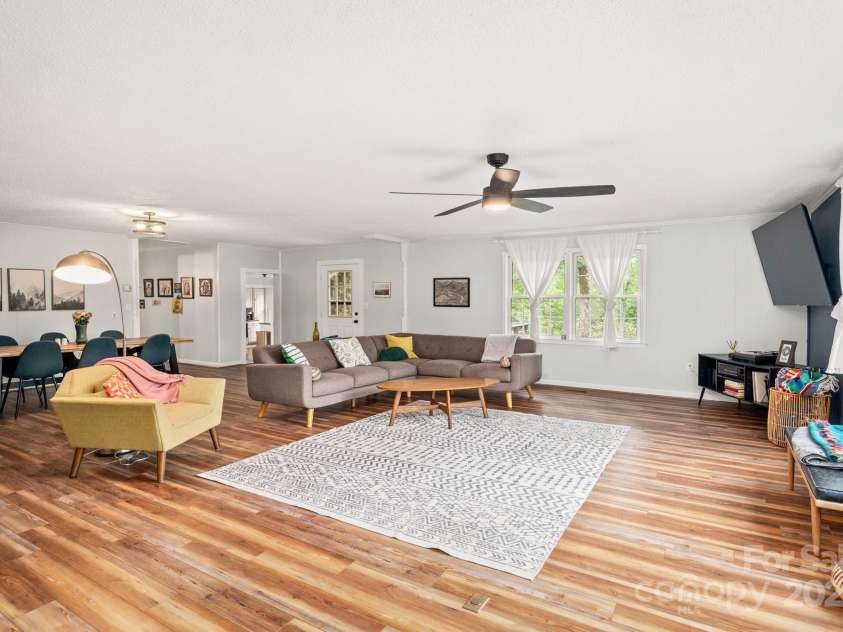 32 Tucker Road, Black Mountain, NC 28711.  MLS# CAR4275444, YatesRealty ID 26535. 