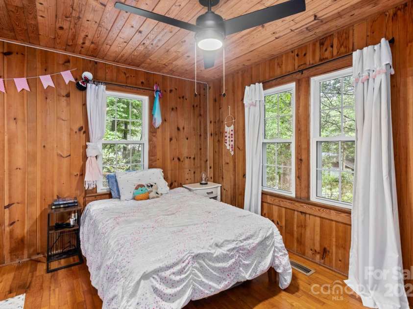 32 Tucker Road, Black Mountain, NC 28711.  MLS# CAR4275444, YatesRealty ID 26535. 
