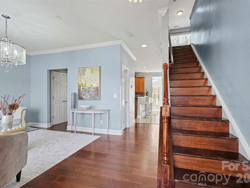 11001 Dulin Creek Boulevard, Charlotte, NC 28215.  MLS# CAR4287097, YatesRealty ID 26536. Entry Way